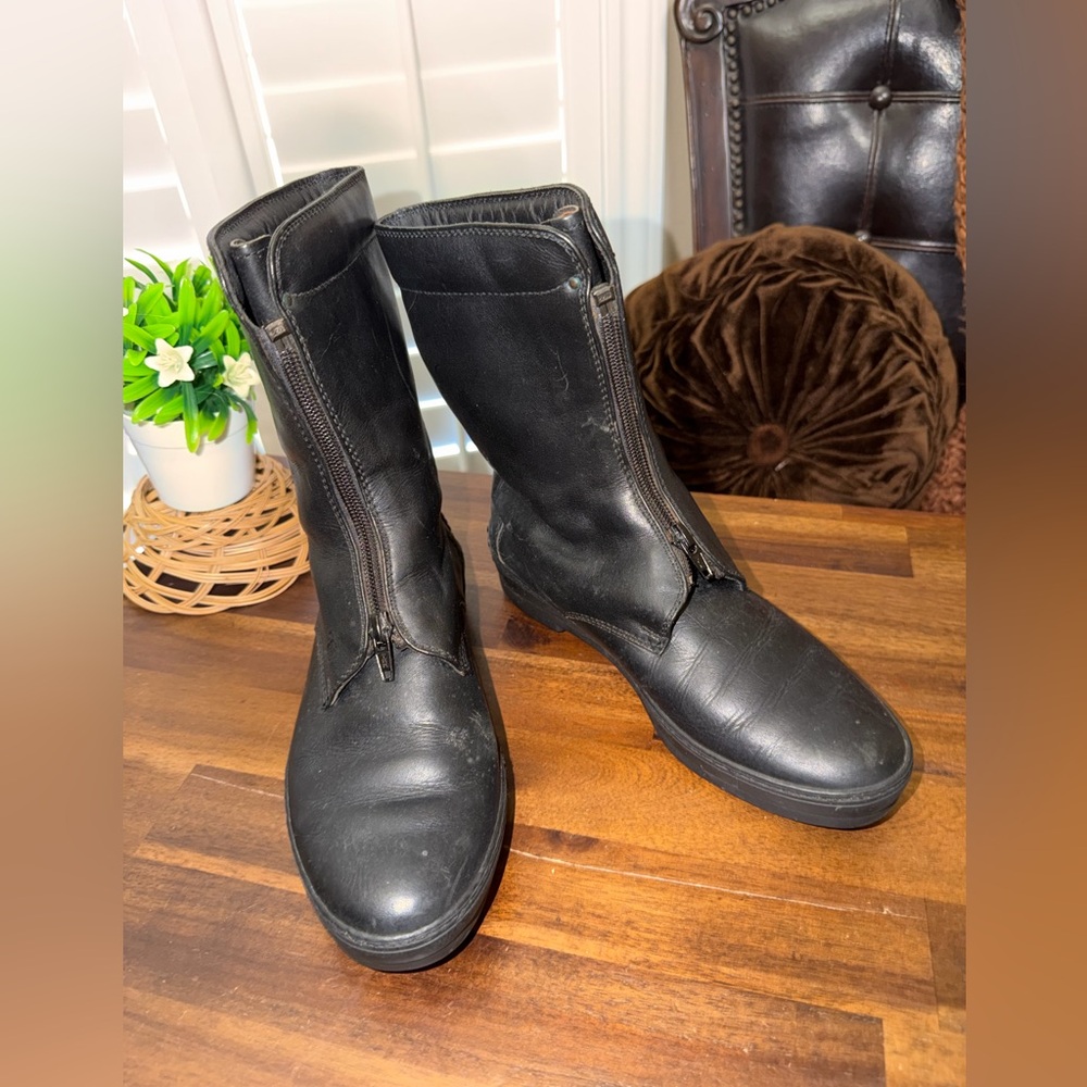 TOD'S Tods WOMAN Leather Boots Black EU 37 Size 7 US Front Zipper